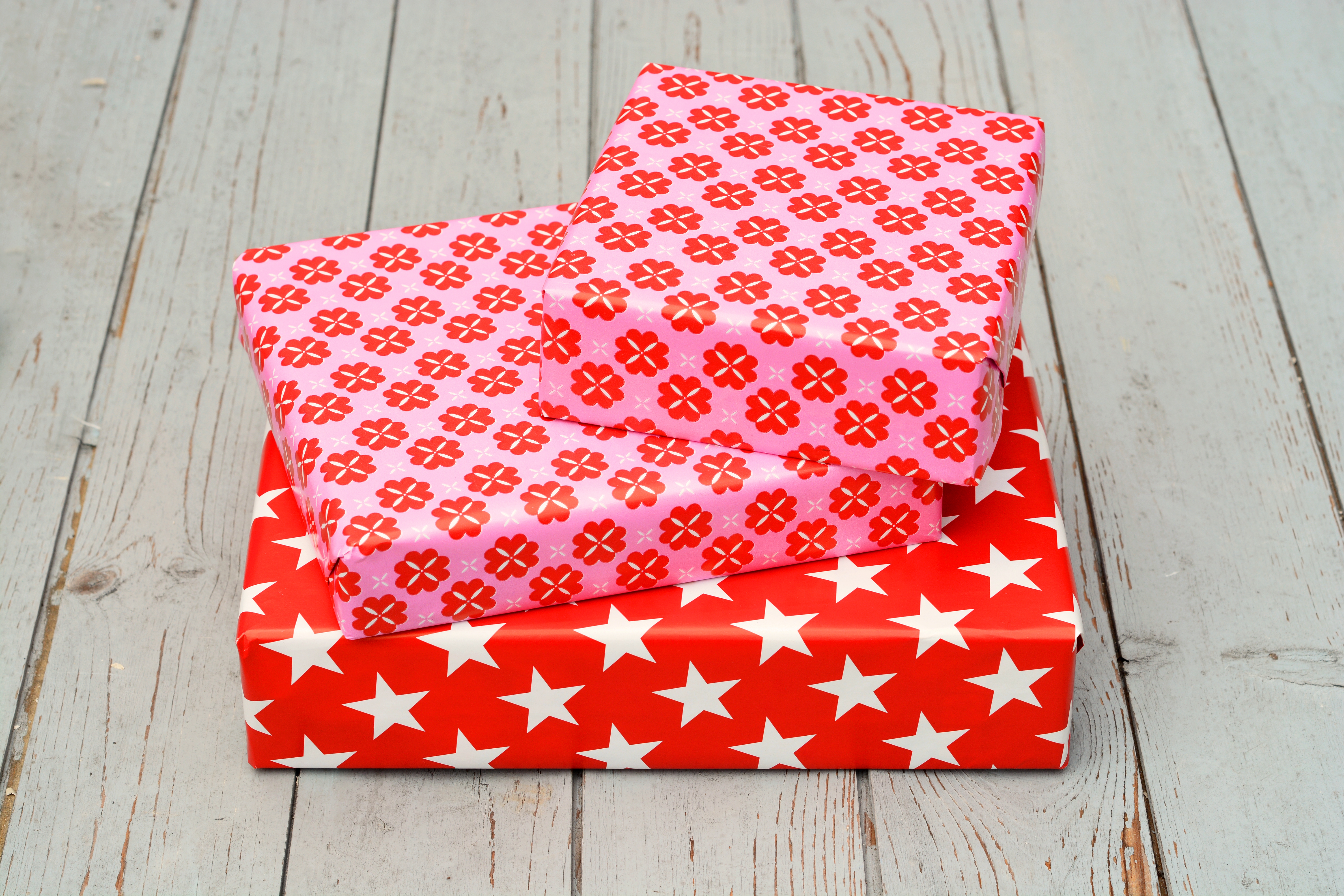 Custom printed wrapping paper sample for retail gifts and packaging